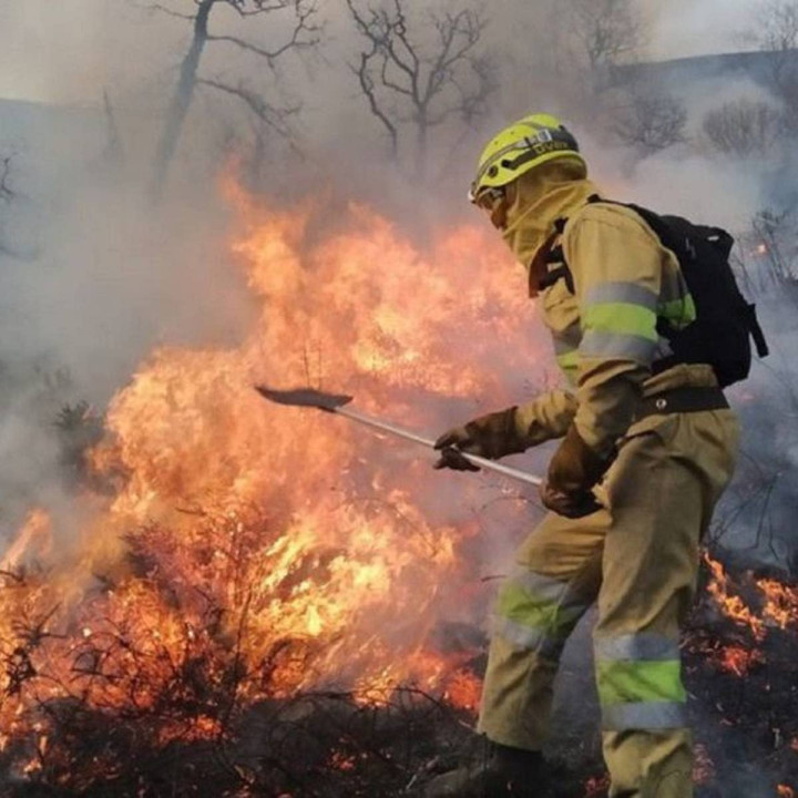 Batefuegos Forestales reforzados con tejido Batefuegos de caucho sintético de 6 mm. (Mango entero)